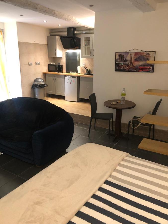 Studio Centre Ville Proche Gare Avec Cour Privee 카르카손 외부 사진